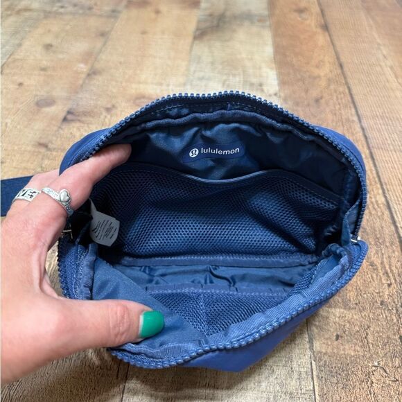 Everywhere Belt Bag Large 2L Lululemon pitch blue - Picture 15 of 15